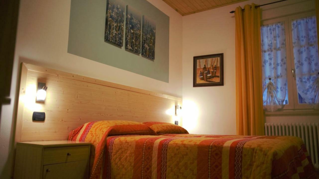 Appartamenti Tasel With Heated Pool Malcesine Exterior foto